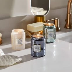 Voluspa Fragrances Makassar Ebony & Peach - Small Jar Candle