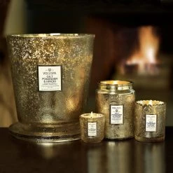 Voluspa Fragrances Gilt Pomander & Hinoki - Seasonal Petite Pedestal Candle